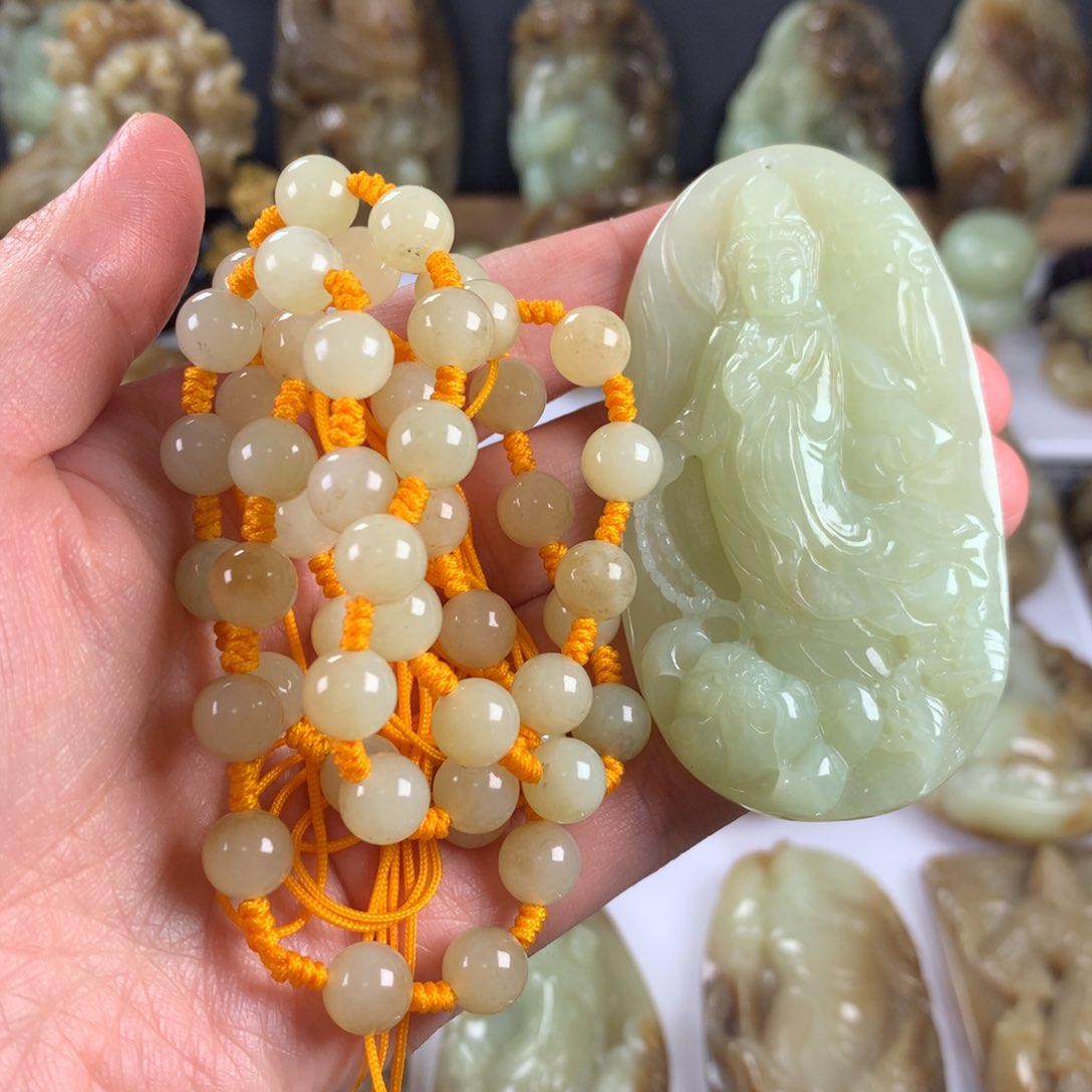 和田玉颈饰未镶嵌看****非