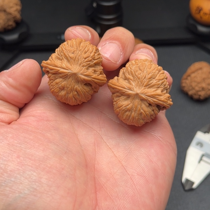 穿***子文玩核桃把件磨盘36