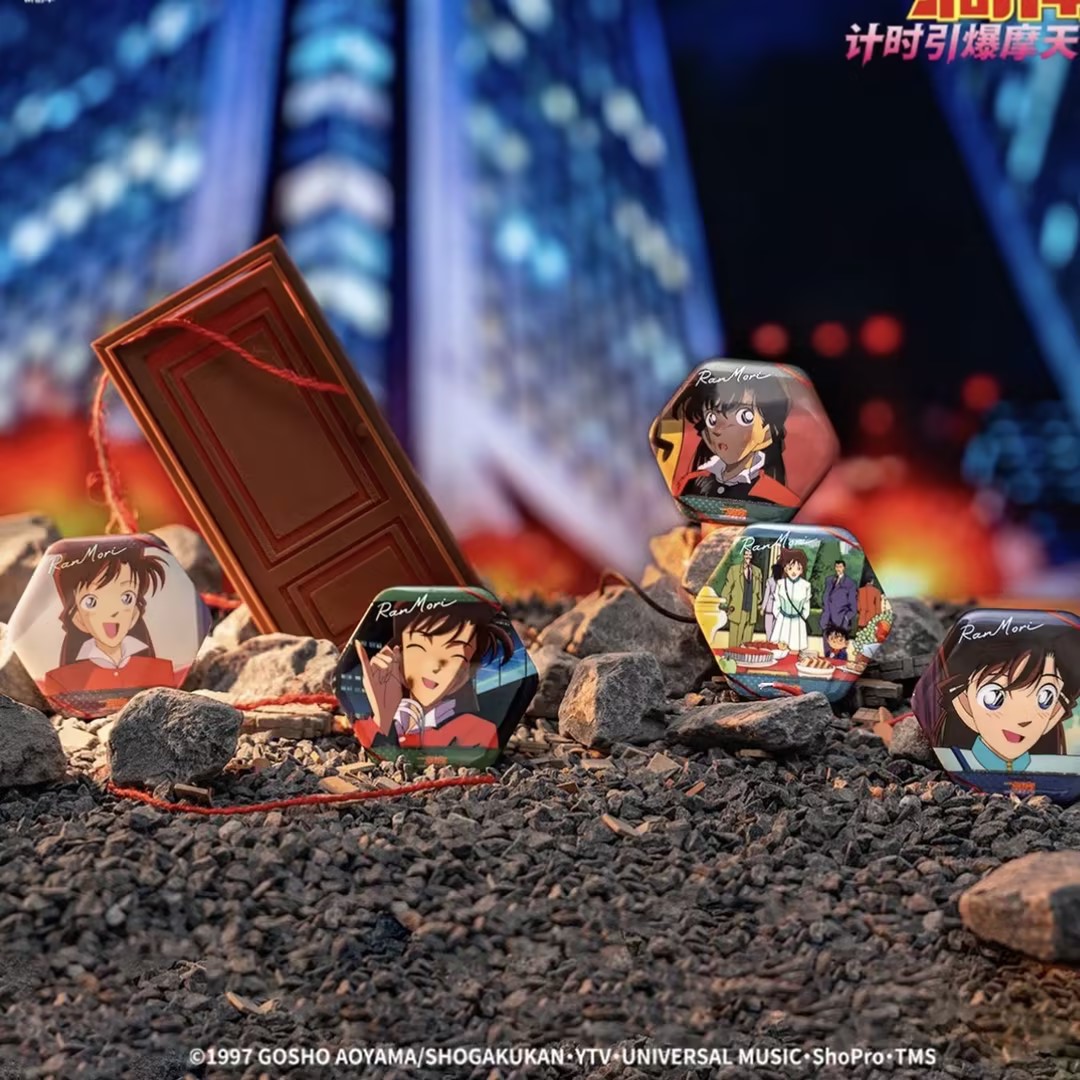 D名侦探柯南计时引爆摩天楼毛利兰马口铁徽章盲抽M1周边正版
