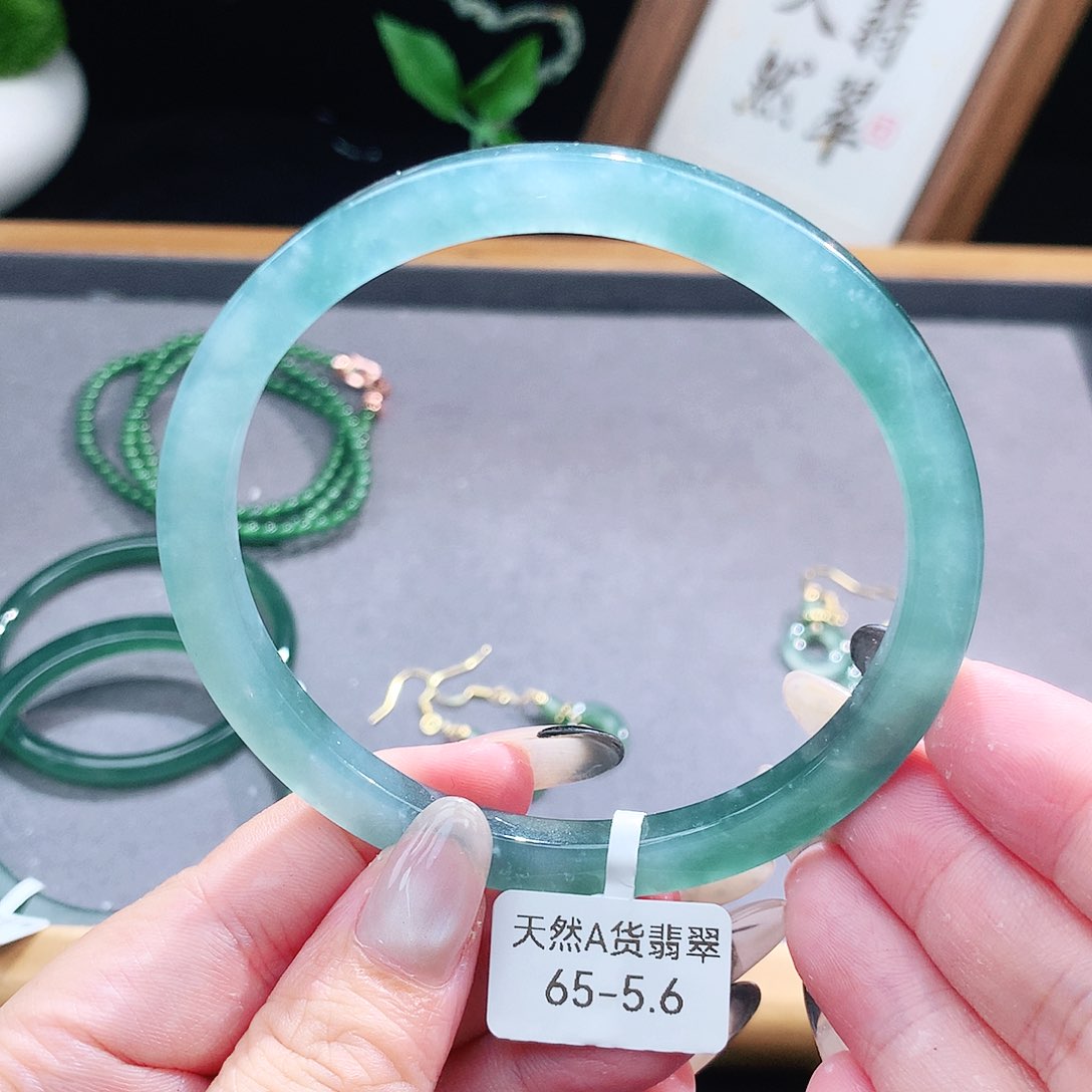 翡翠手镯（圆镯）未镶嵌