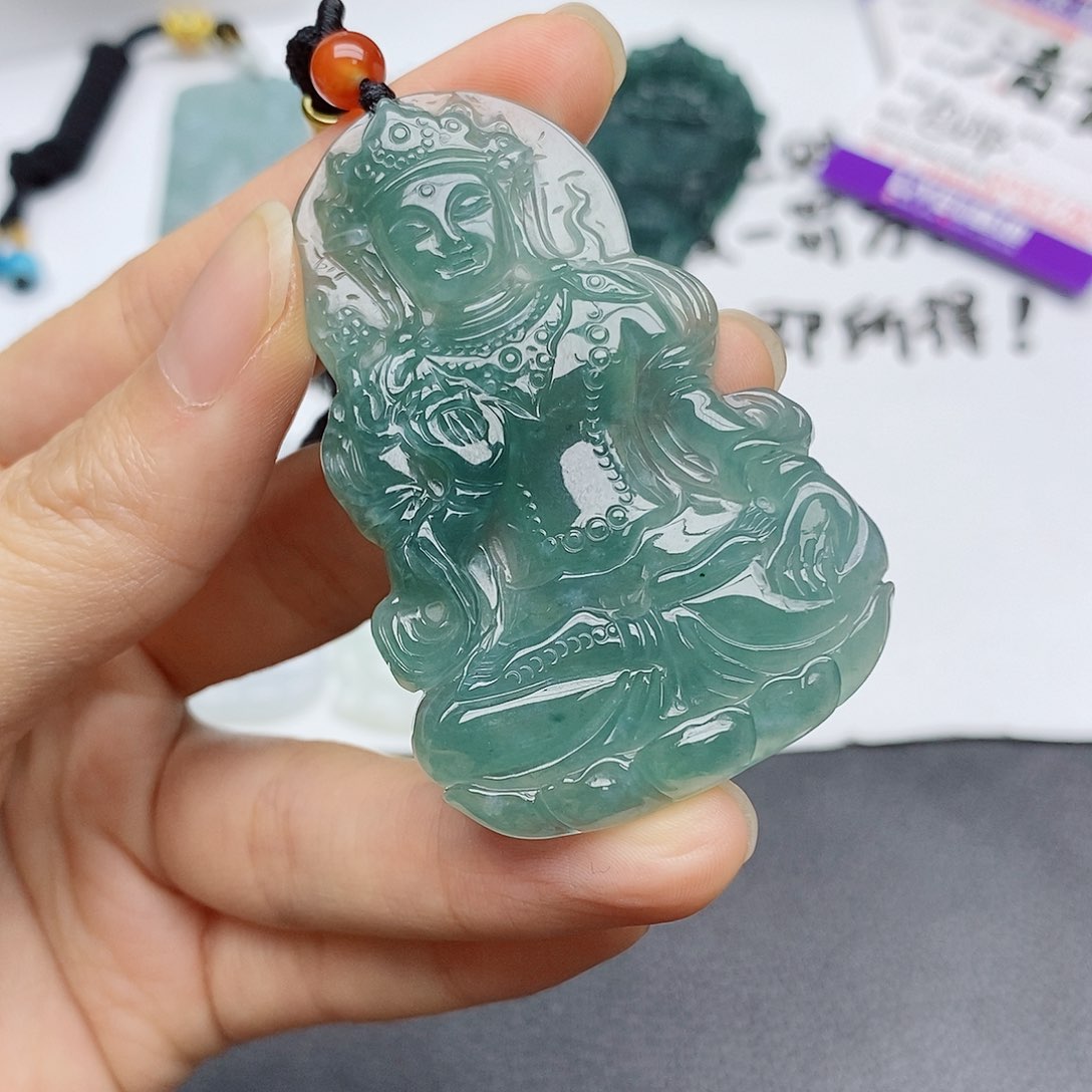 颈饰未镶嵌翡翠 