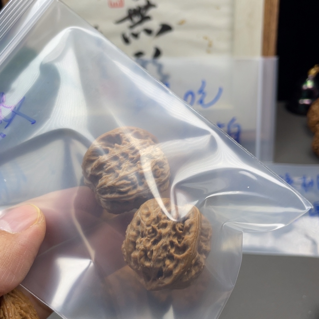 张***o文玩核桃吊坠小白