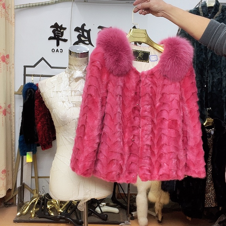 谭*商场断码拼貂衣服