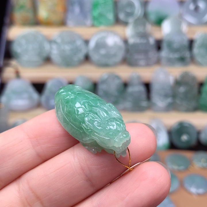 翡翠颈饰未镶嵌龙龟