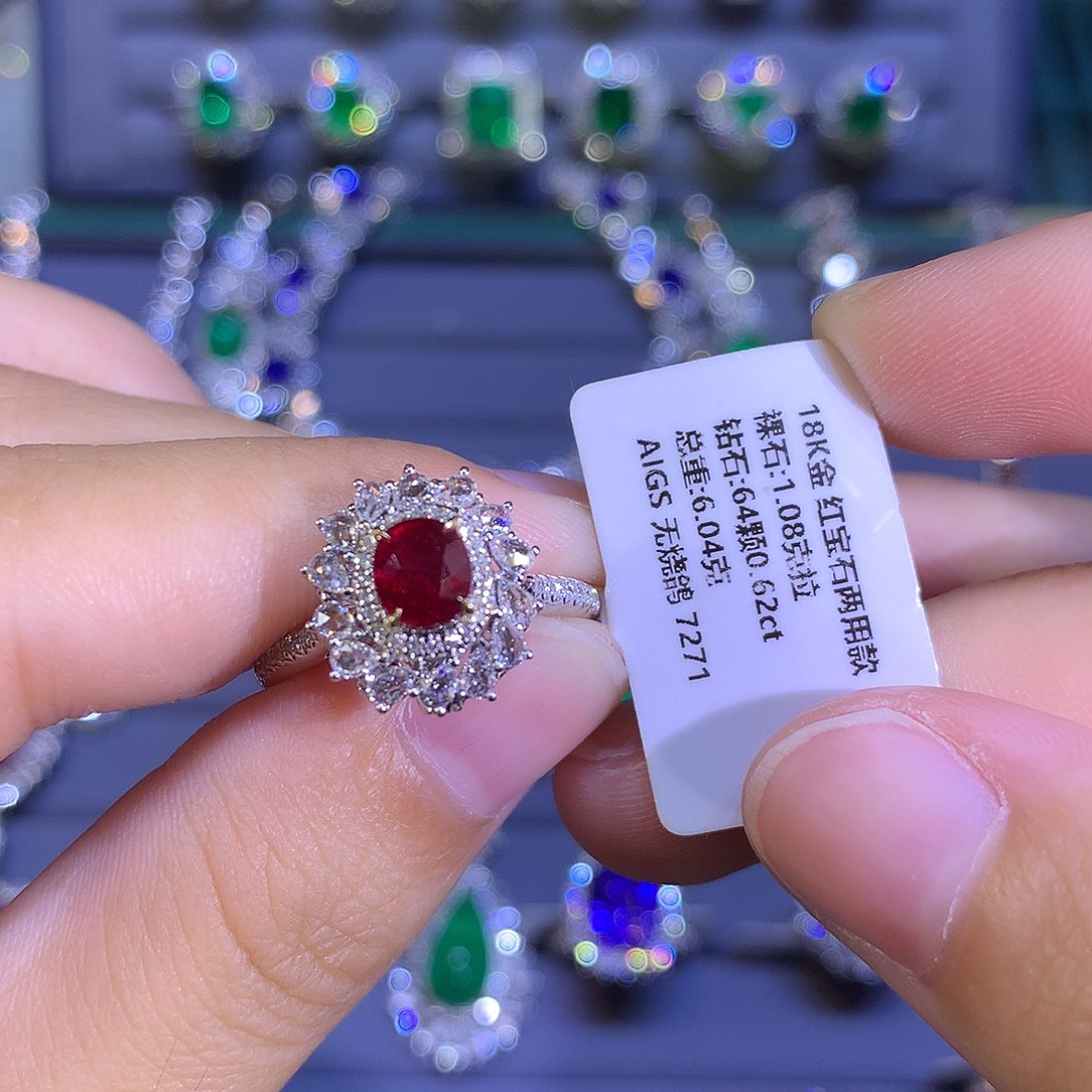 戒指18K金镶嵌红宝石