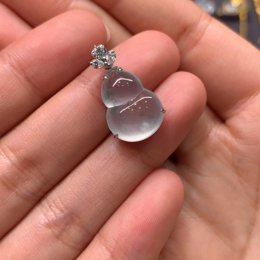 翡翠颈饰18K金镶嵌吊坠