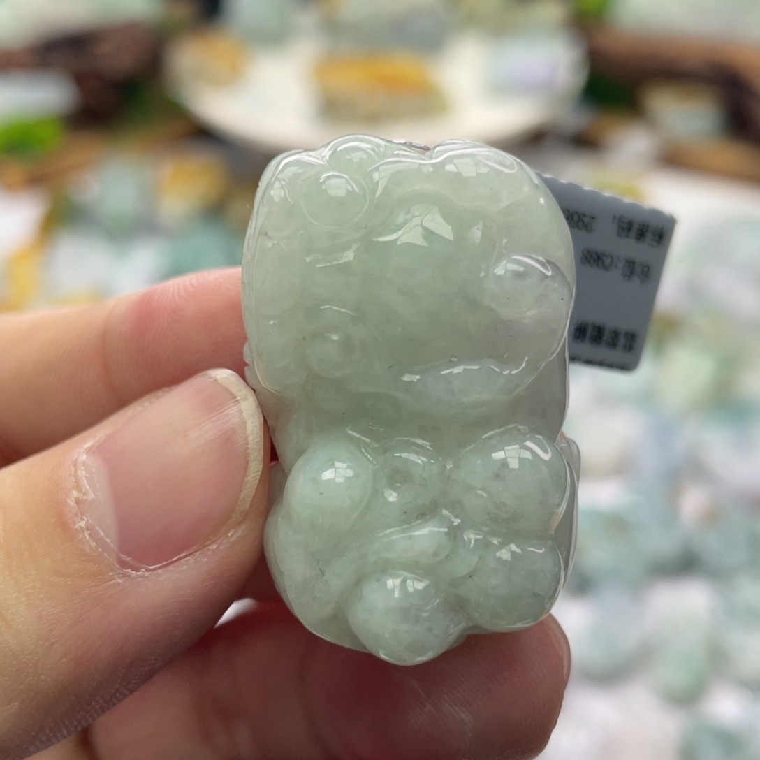 翡翠颈饰未镶嵌貔貅