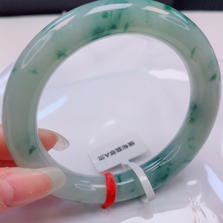 翡翠未镶嵌手镯（圆镯）