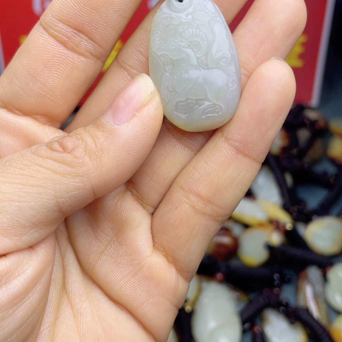 和田玉颈饰未镶嵌