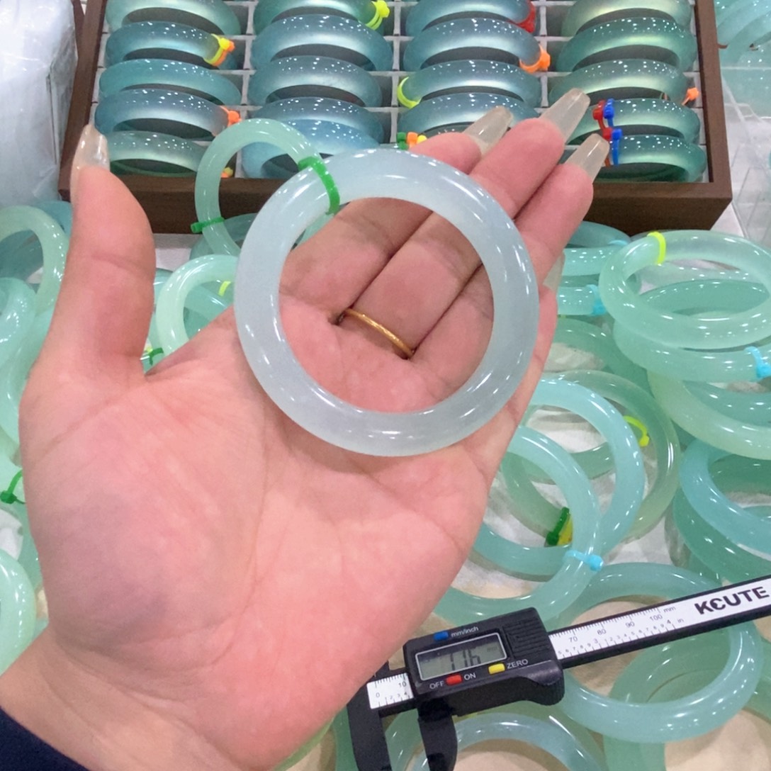 蛇纹石玉未镶嵌手镯