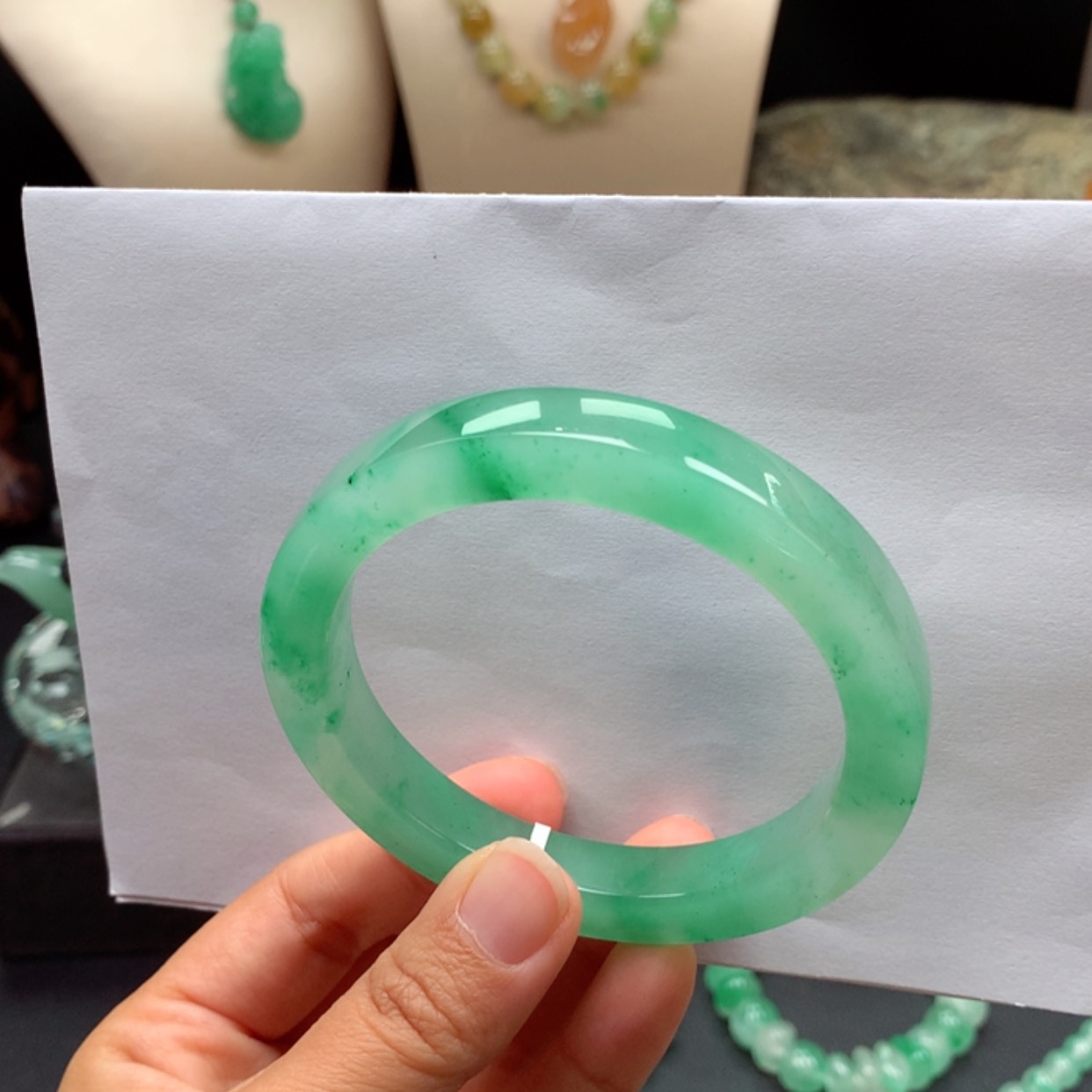 【闪购商品】未镶嵌手镯石英质玉
