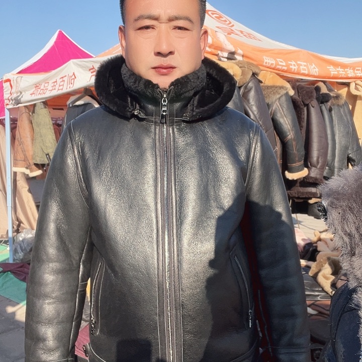 58码黑色戴帽款皮毛一体