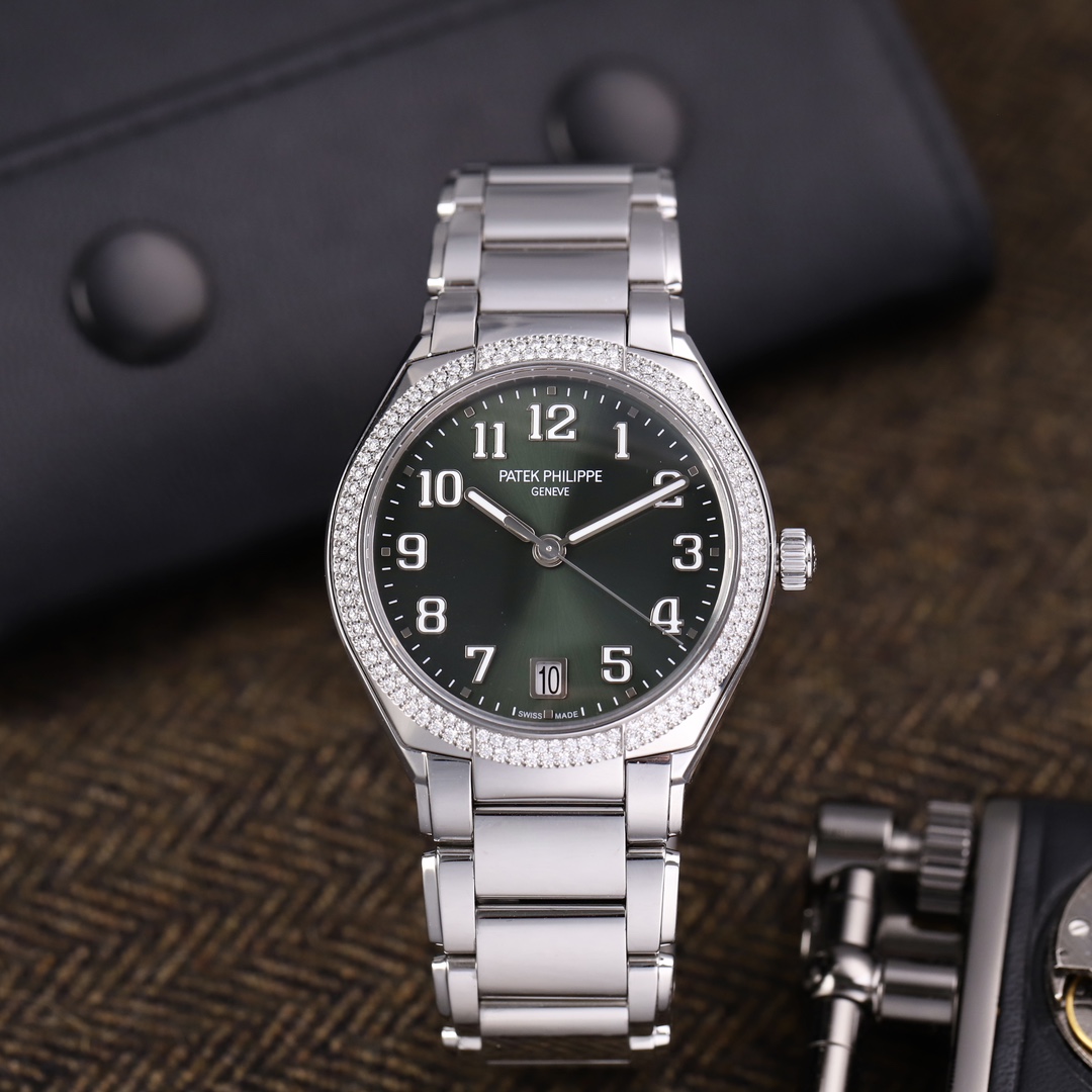 95新 Patek Philippe/百达翡丽 7300/1200A-011 钢  2024年保卡