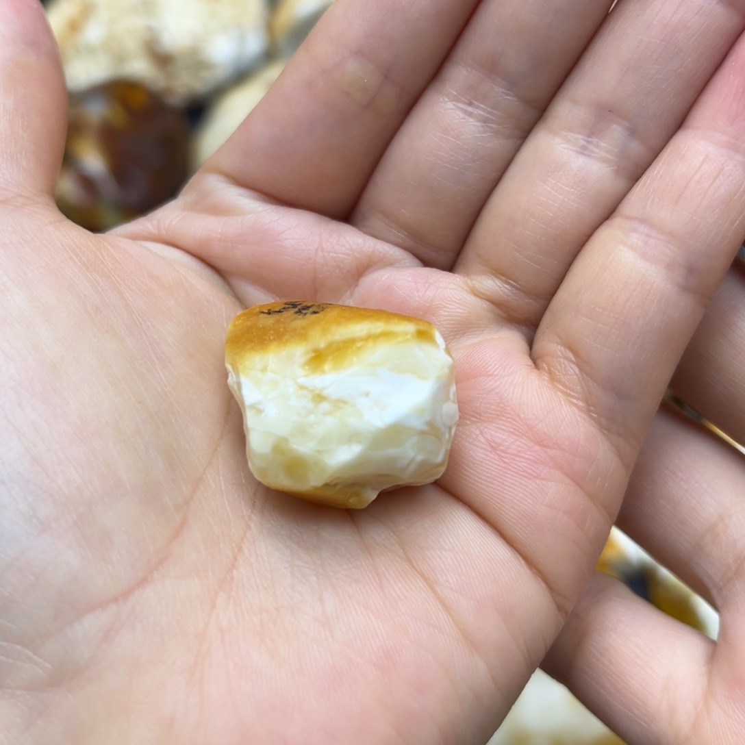 定制琥珀未镶嵌蜜蜡