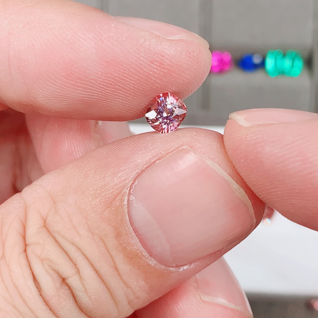 尖晶石裸石未镶嵌0.63ct 精切尖晶石