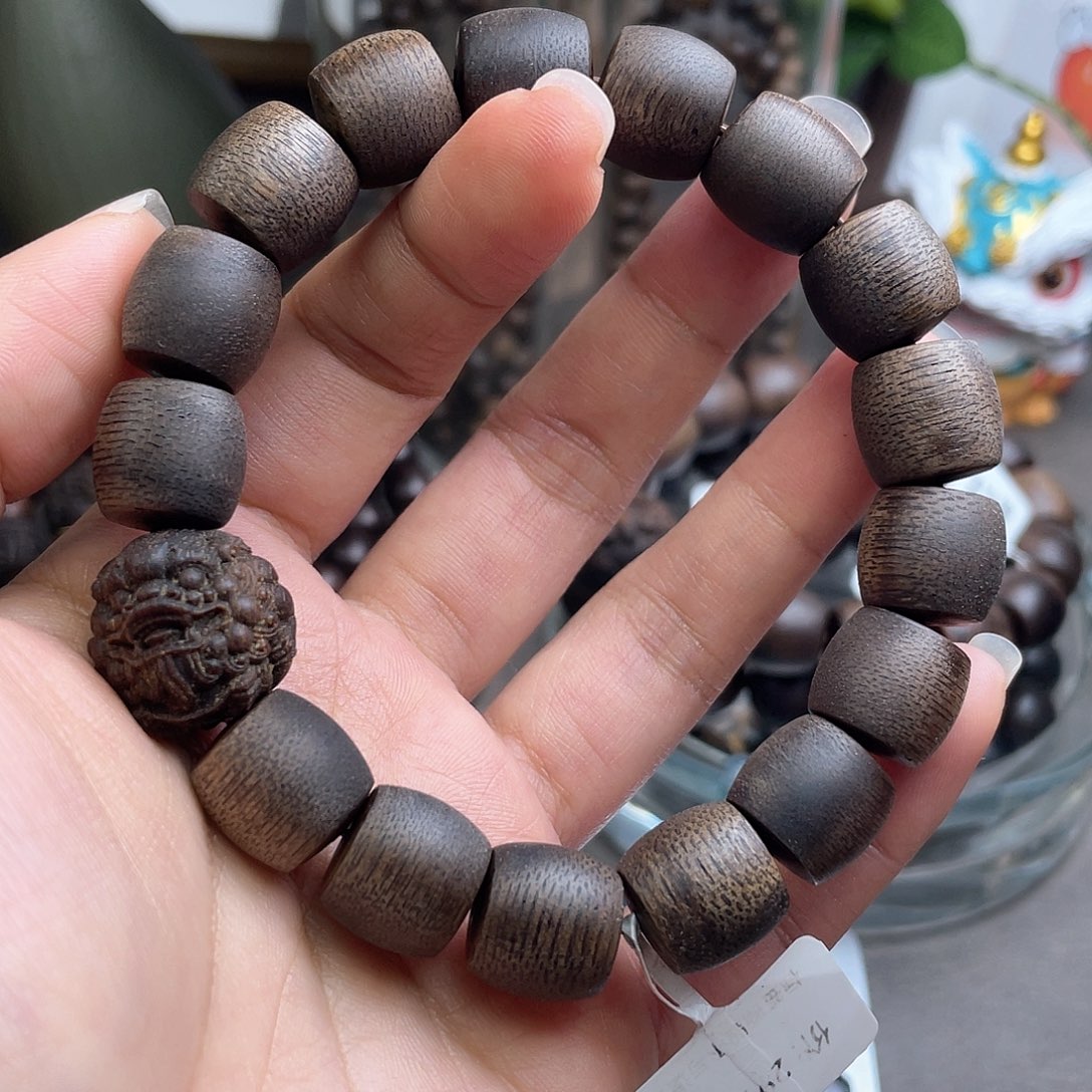 沉香手串富森红土老料