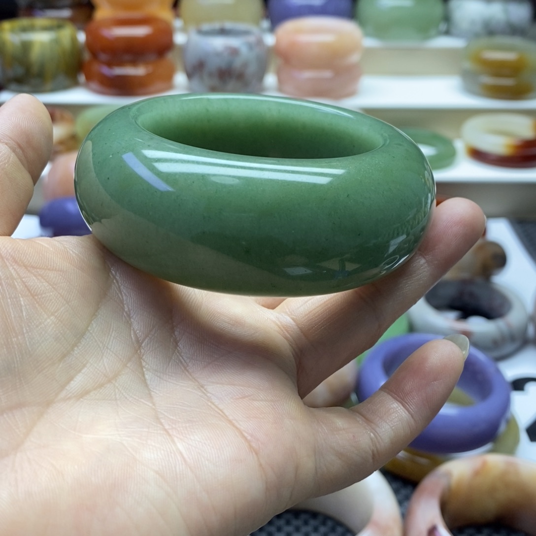 小***壳石英质玉未镶嵌手镯