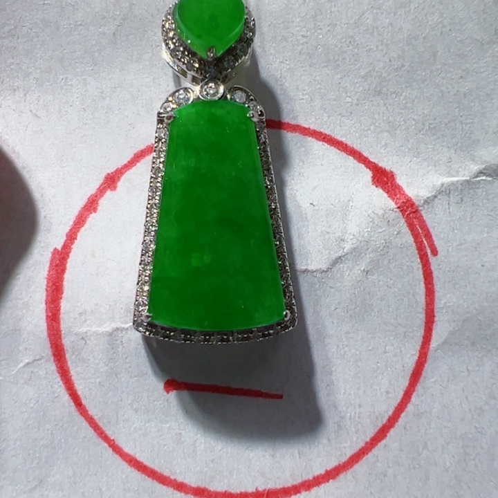 翡翠挂件18K金镶嵌翡翠