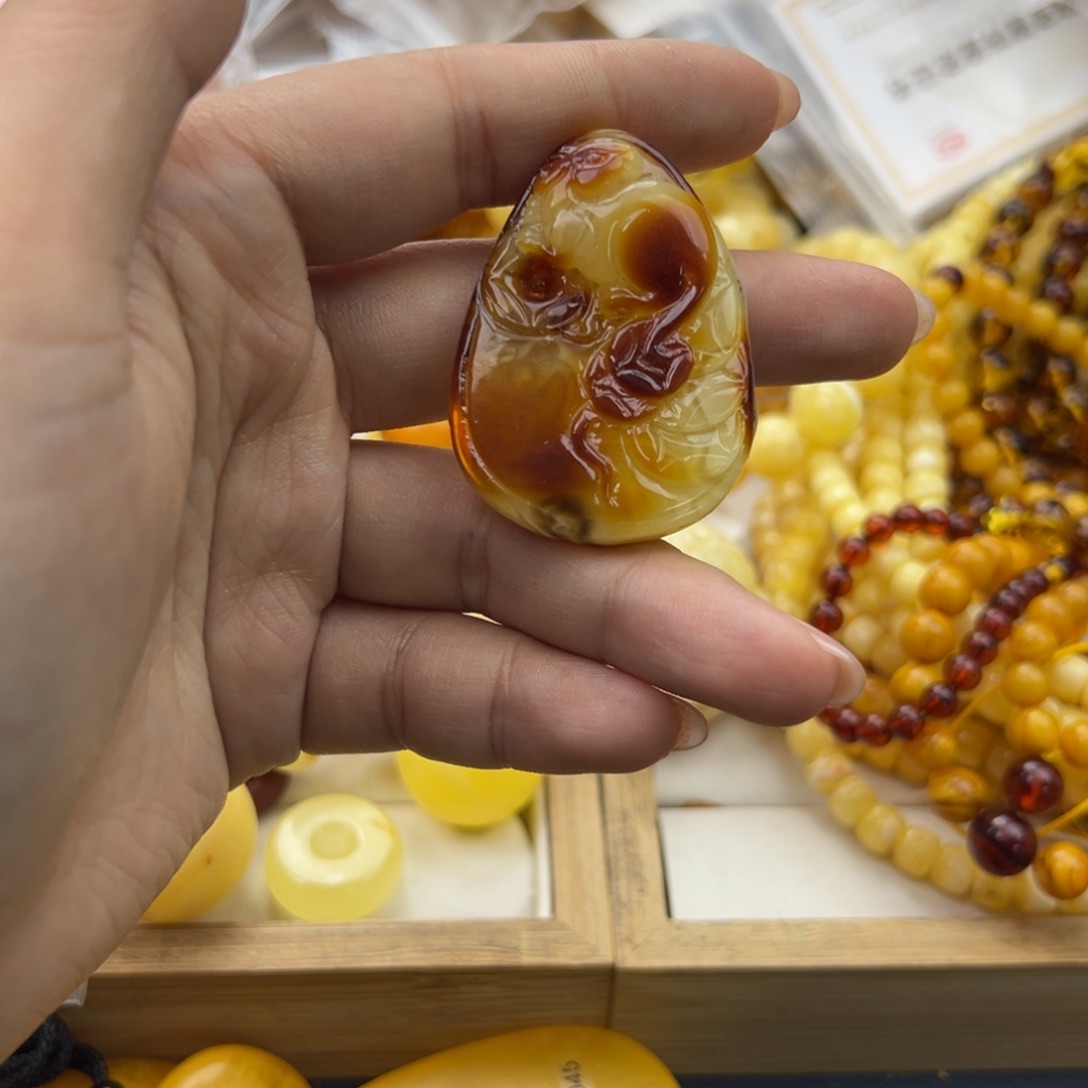 琥珀珠宝奇石未镶嵌