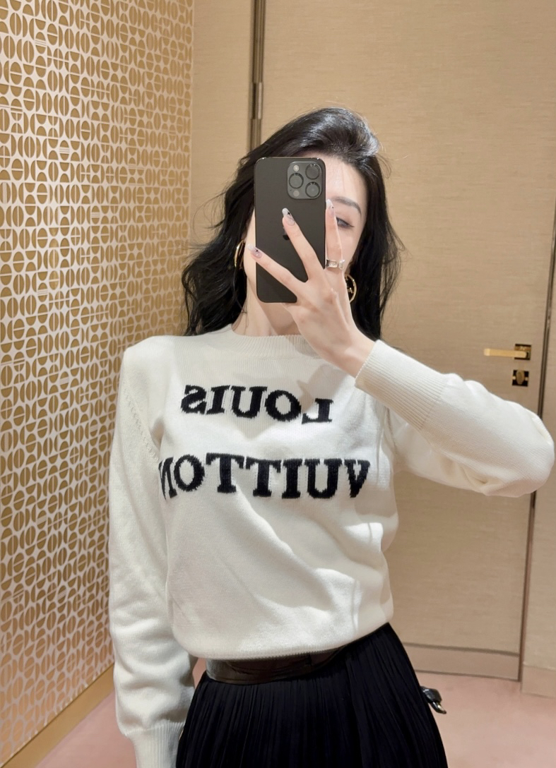 99新 LouisVuitton/路易威登 白色胸前字母羊绒卫衣 S码 10515492