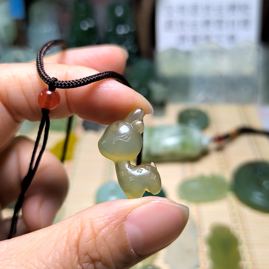 岫玉吊坠(不含链)未镶嵌