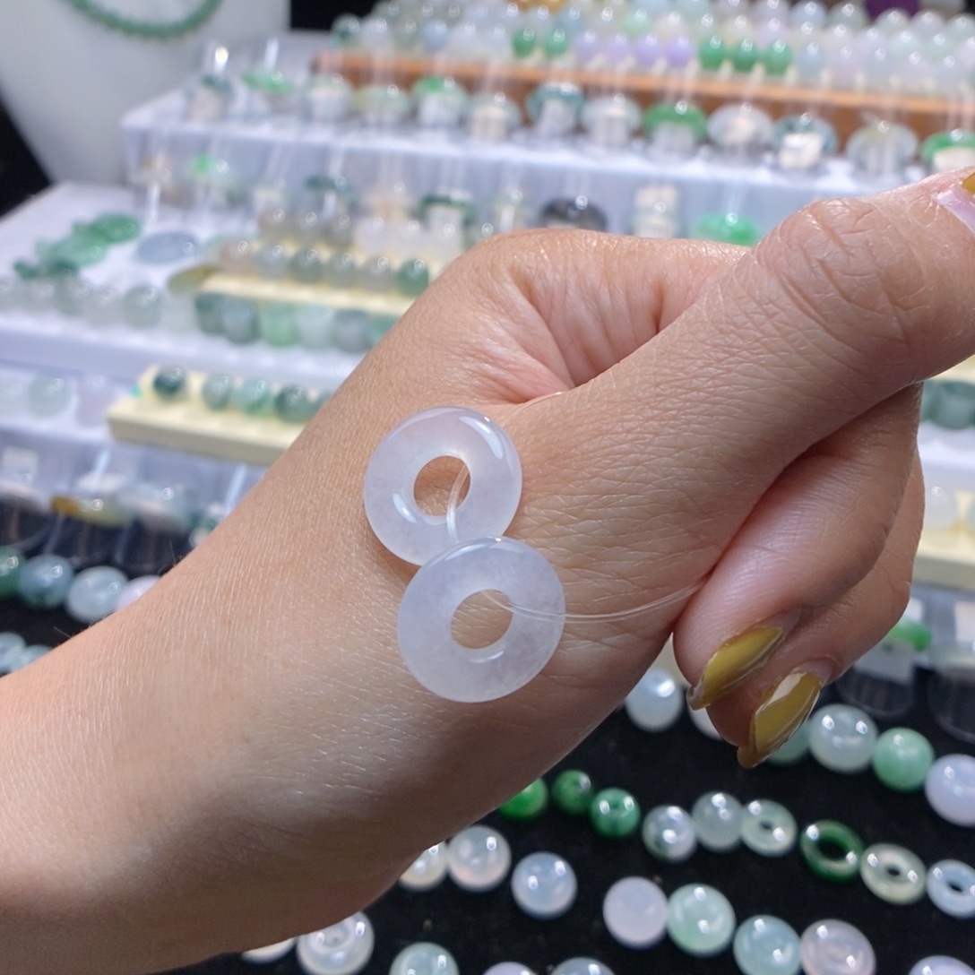 翡翠未镶嵌颈饰白冰