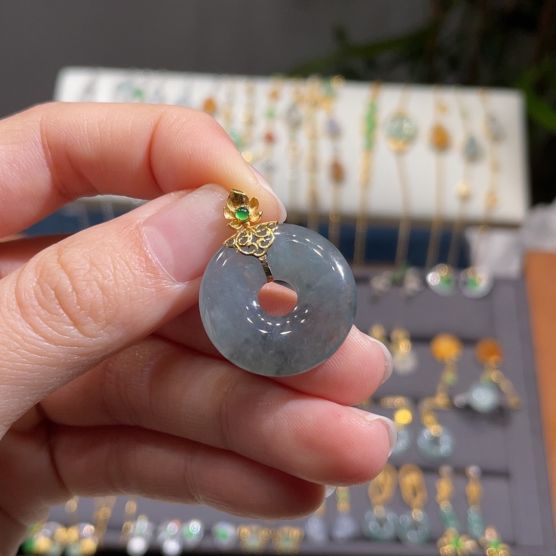 翡翠颈饰18K金镶嵌甜甜圈