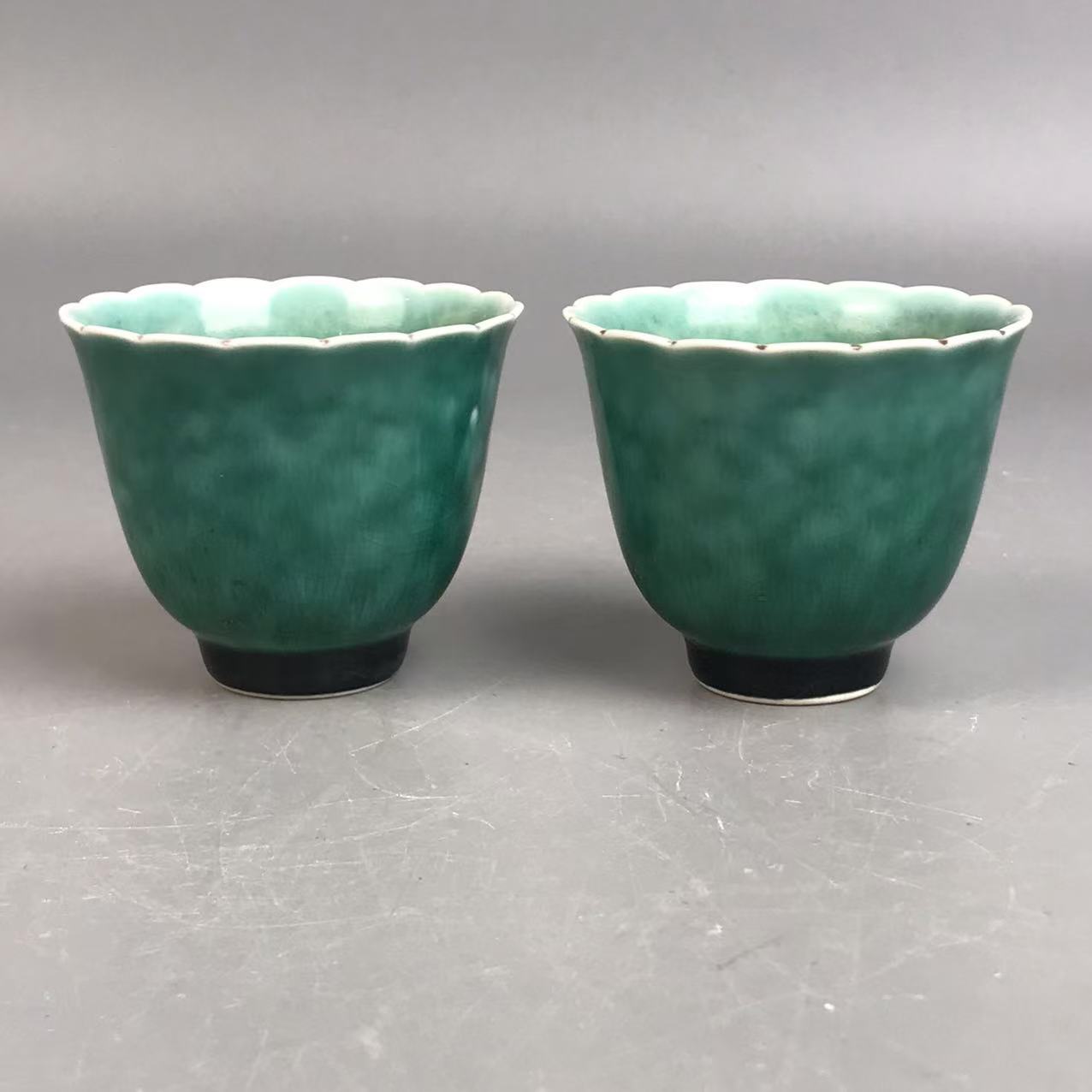 郎窑绿釉花口杯  