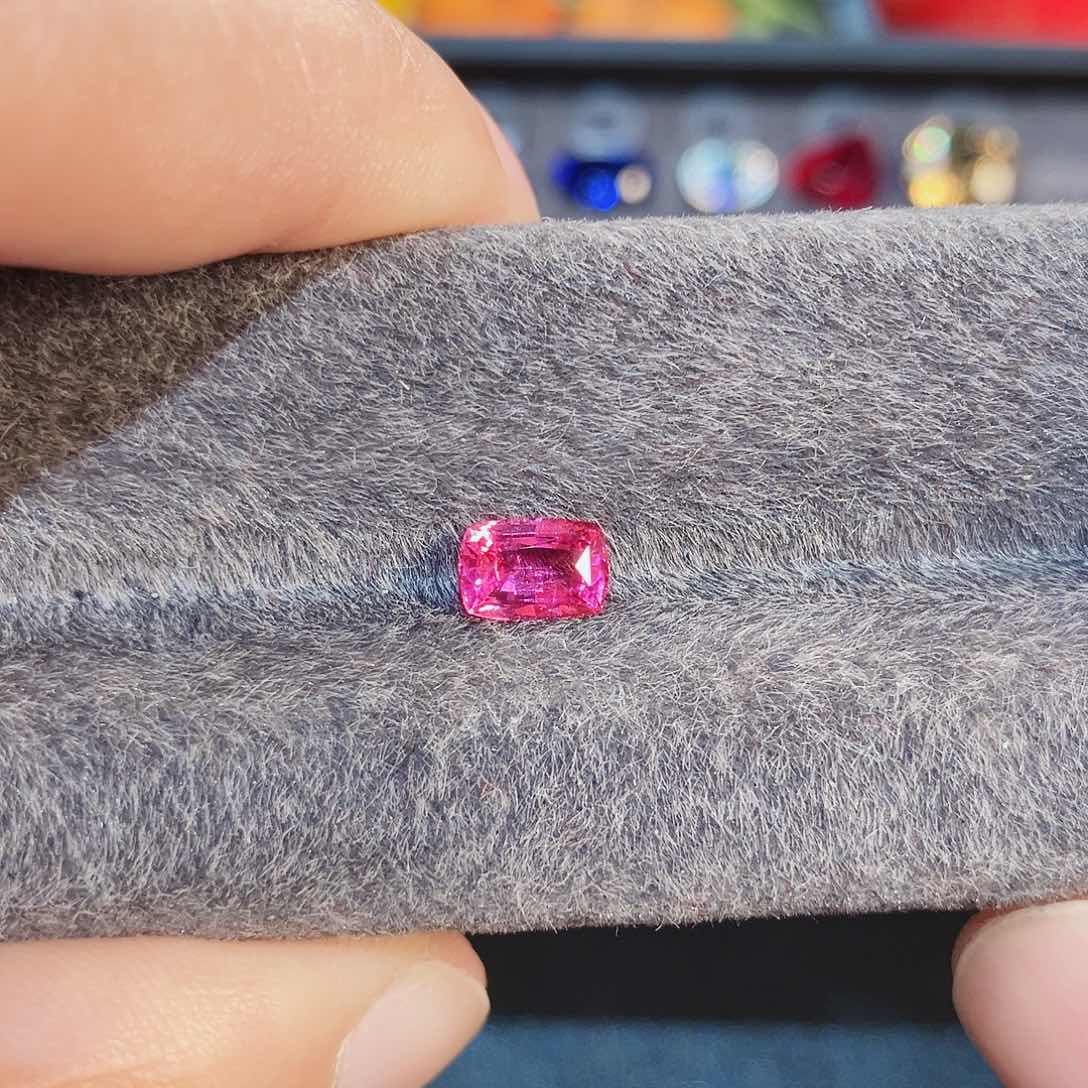 尖晶石裸石未镶嵌0.95ct