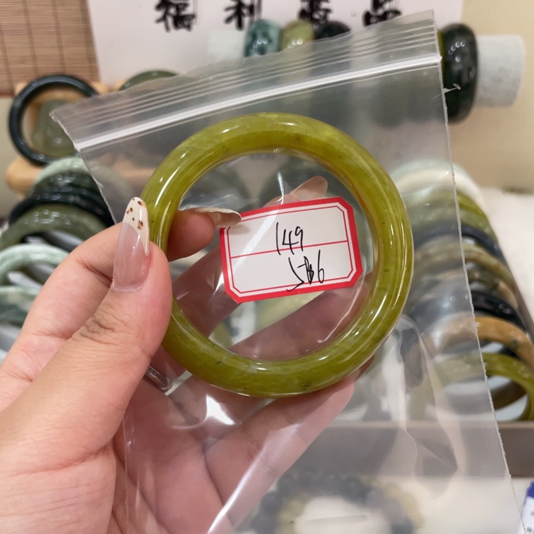 蛇纹石玉手镯未镶嵌