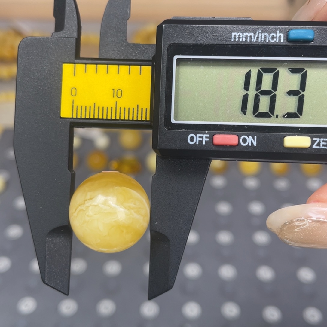 琥珀未镶嵌裸石110