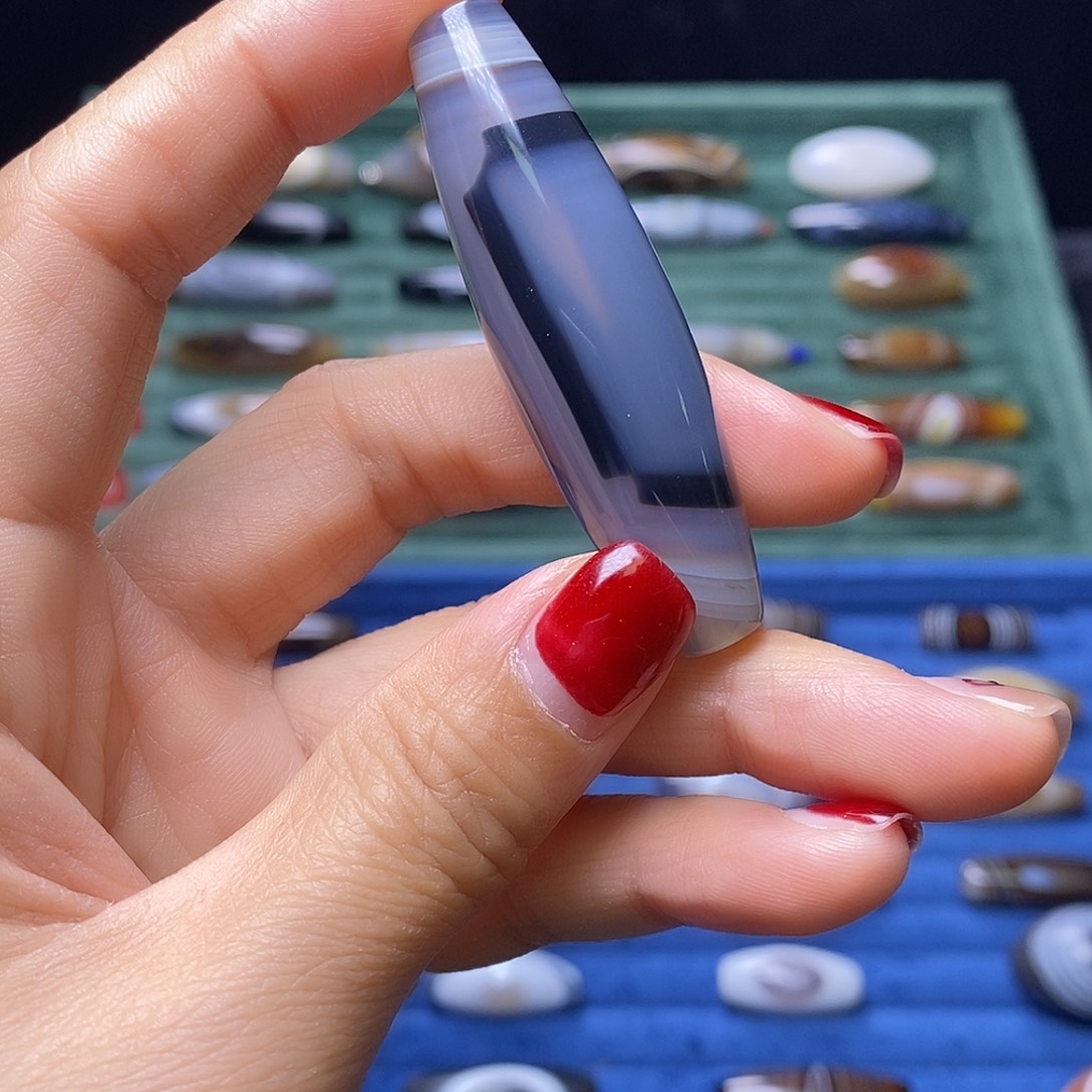 朱***辉玛瑙/玉髓未镶嵌珠宝半成品