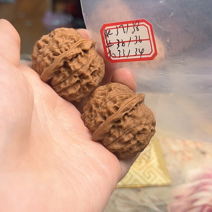 文玩核桃吊坠非嫁接元宝