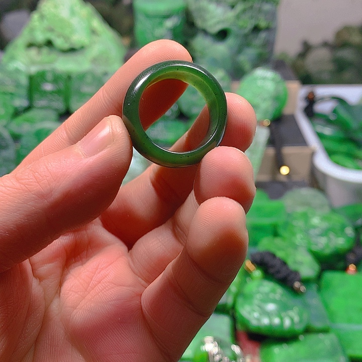 枕***流和田玉（碧玉）未镶嵌珠宝半成品