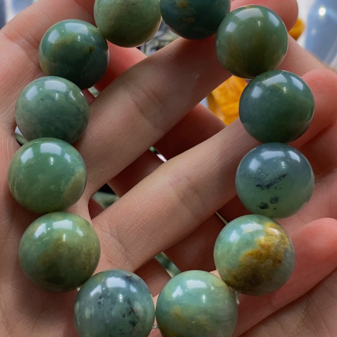 蛇纹石玉吊坠未镶嵌