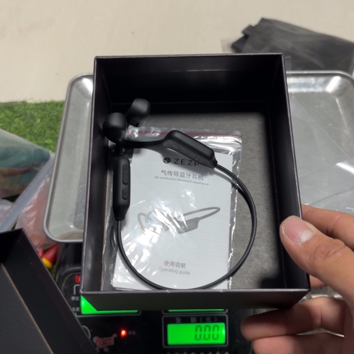 不知道什么耳机一个