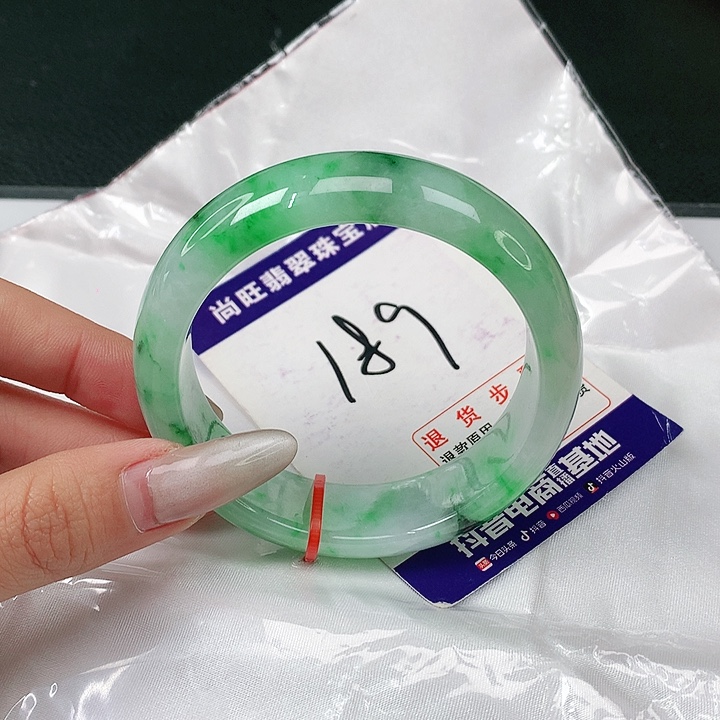 翡翠手镯未镶嵌翡翠12