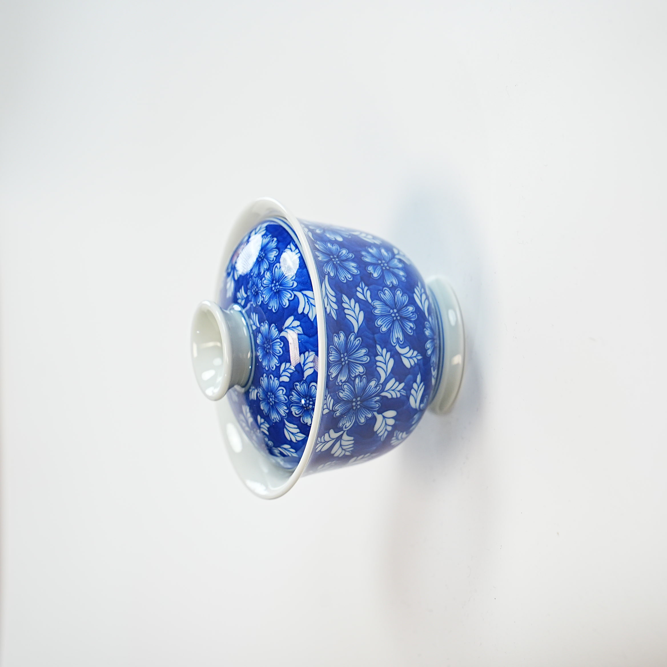 红丰窑 蓝地花卉盖碗 mlhfy0069