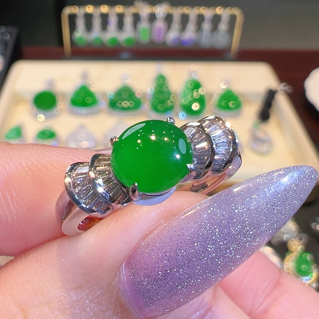 翡翠戒指18K金镶嵌翡翠