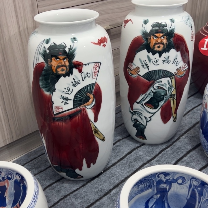 君***装陶瓷重工悟空瓷版画手绘朗红钟馗陶瓷花瓶2个