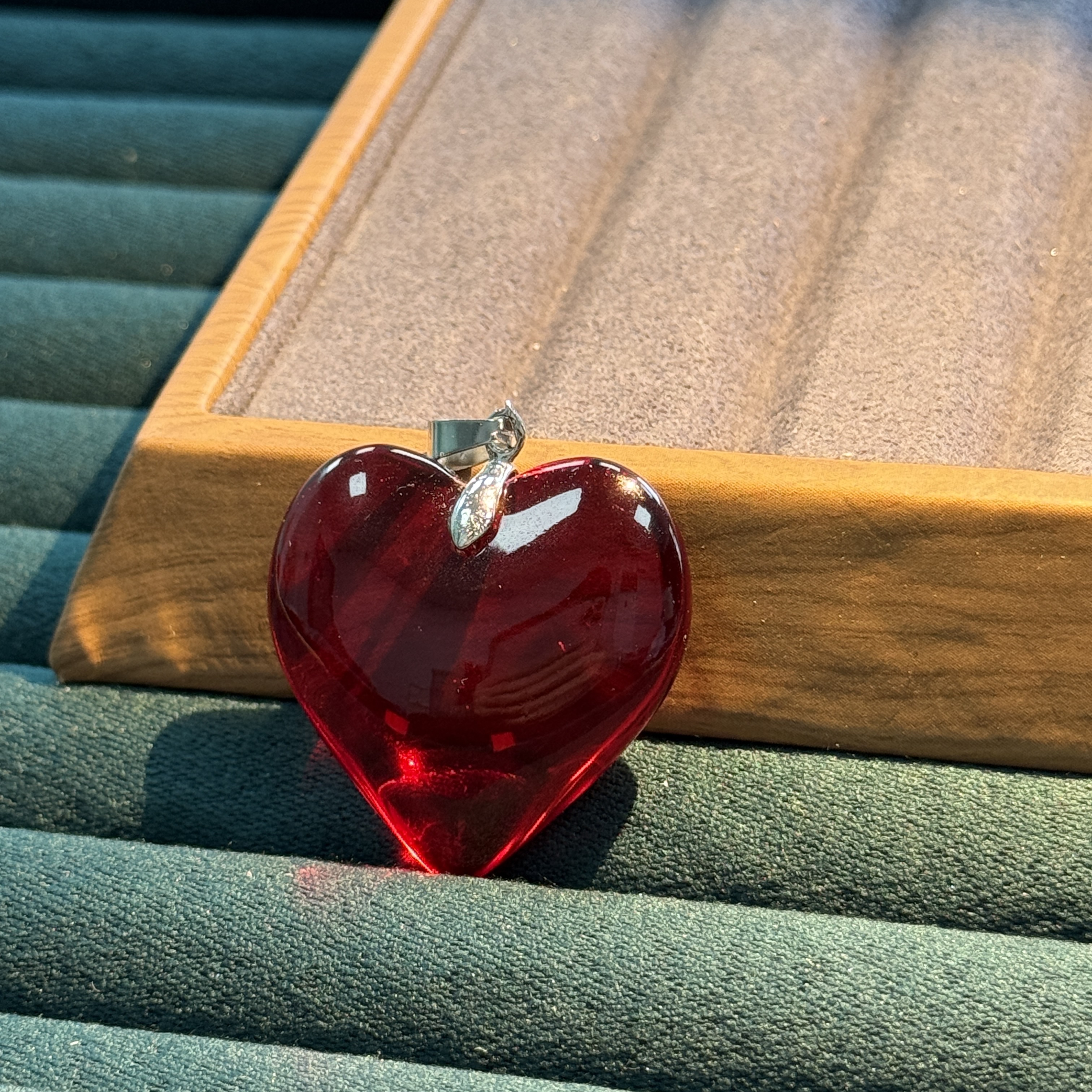 【火火珠宝推荐】馆藏轻奢红镶爱心吊坠DZ0098