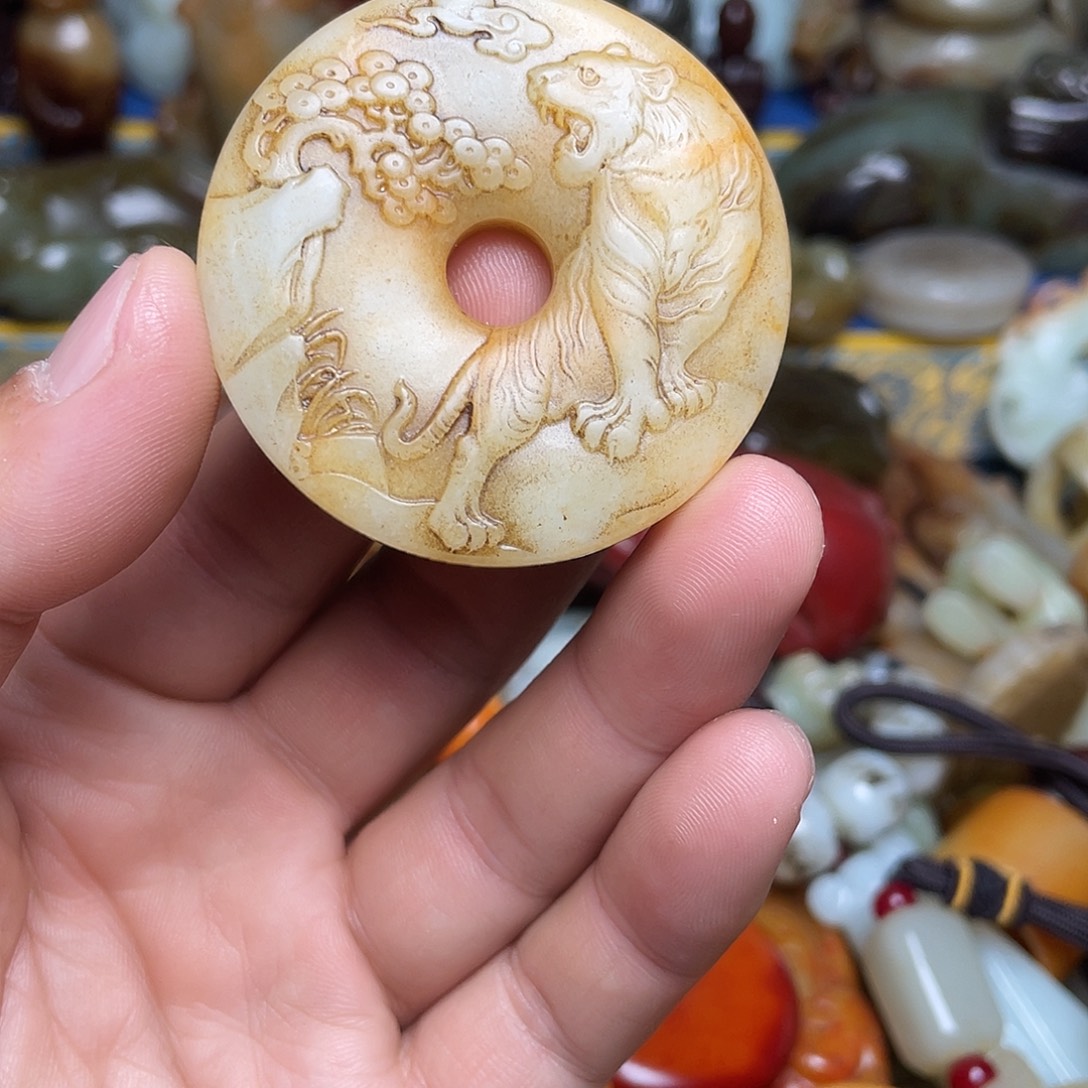 橄***树和田玉未镶嵌挂件