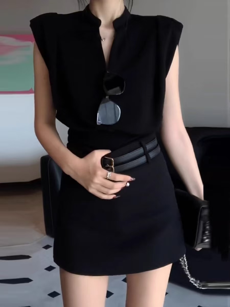 高级感气质黑色v领无袖T恤女夏季新款法式轻熟风修身正肩短款上衣