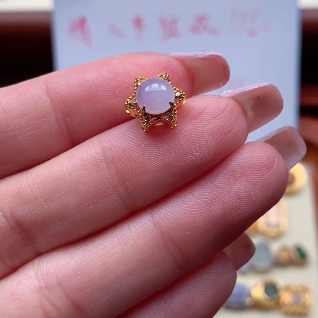 翡翠颈饰18K金镶嵌哈**灵翡翠