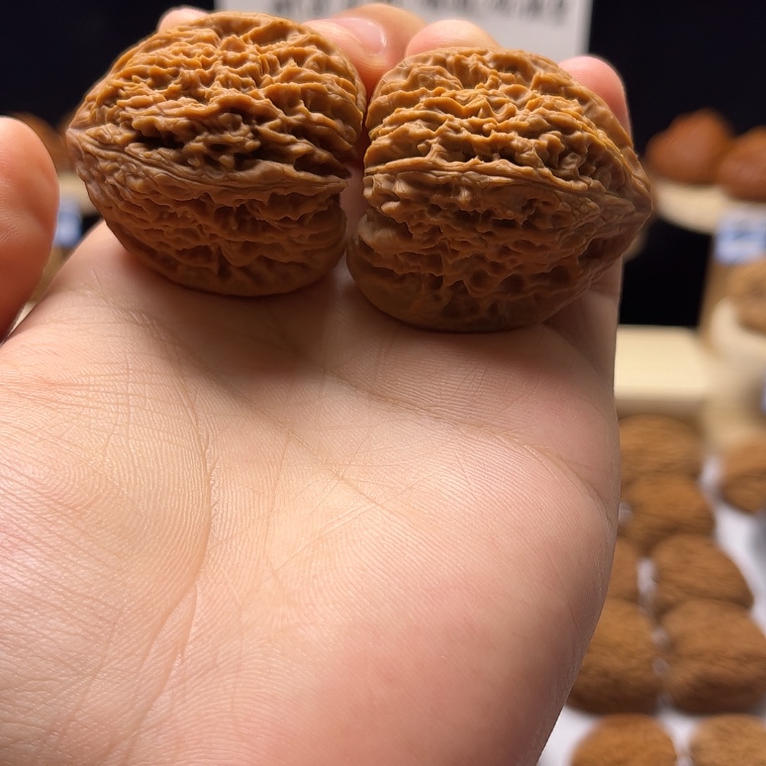 传***承吊坠文玩核桃40满拉丝桃心凹底三角，顺丰到付