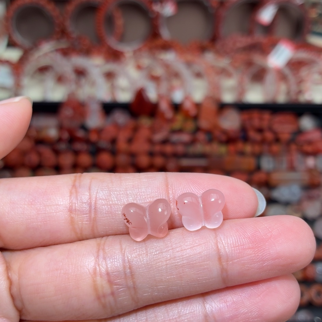 南红玛瑙未镶嵌颈饰蝴蝶一对