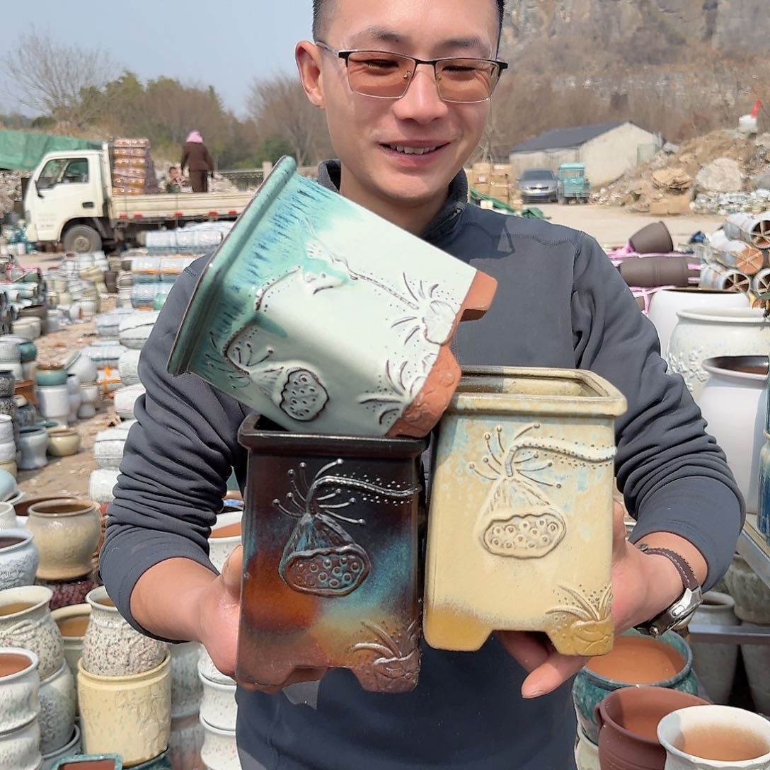 紫砂花盆口12高16（三个莲子方