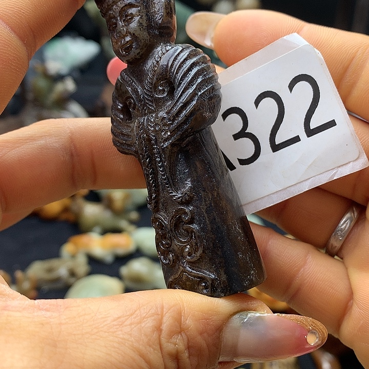 和田玉未镶嵌车挂