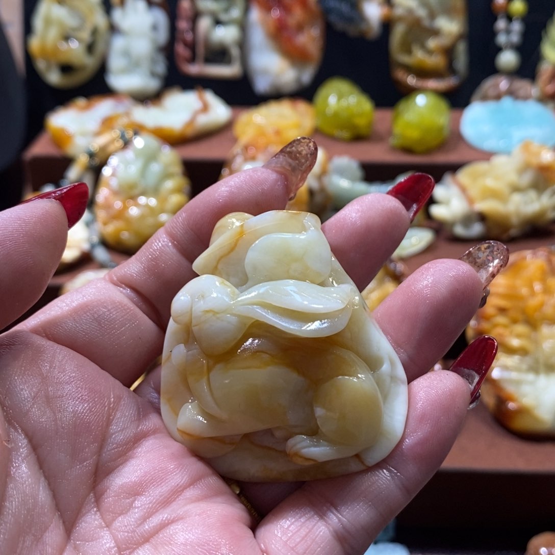 蛇纹石玉颈饰未镶嵌