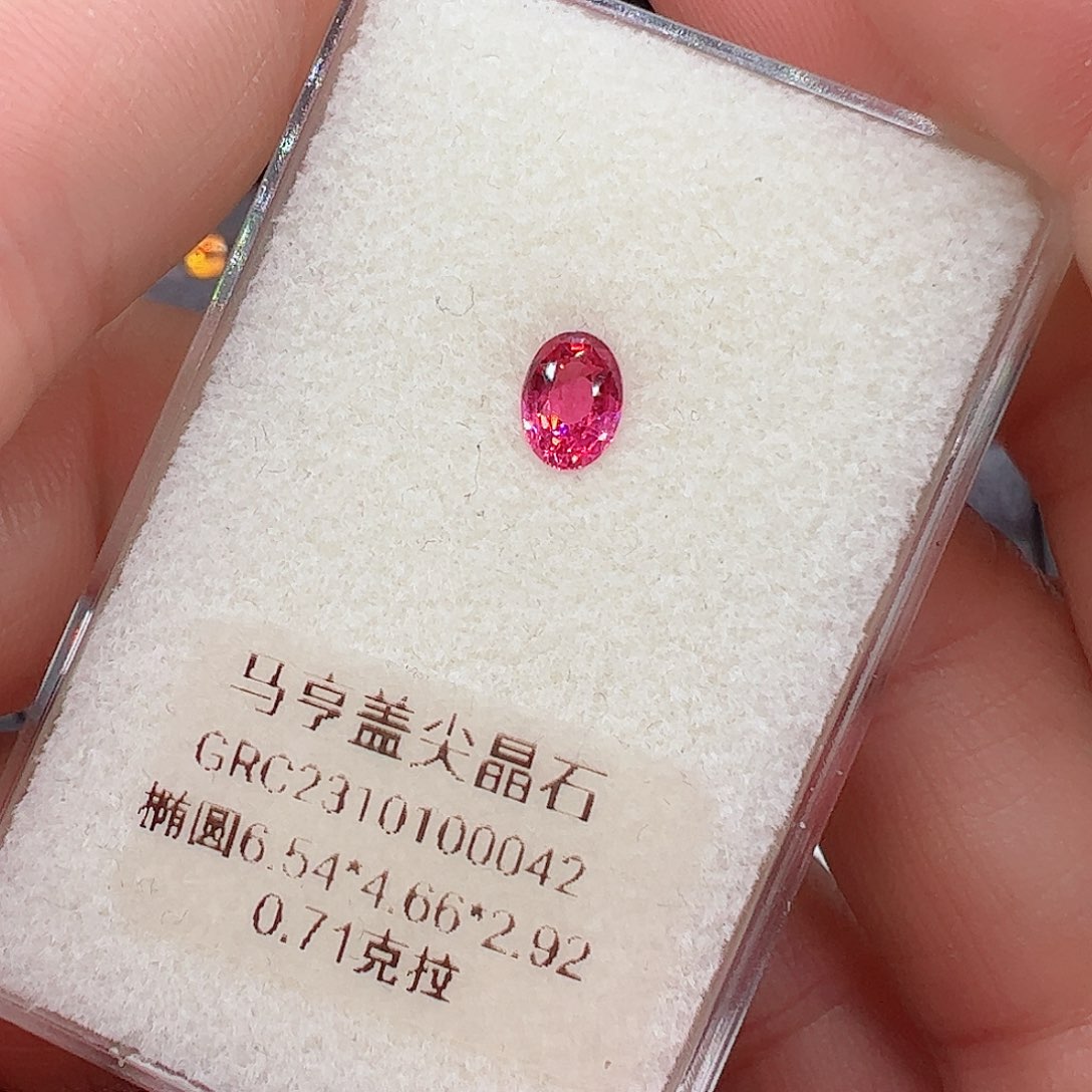 尖晶石裸石未镶嵌0.71克拉马亨盖裸石